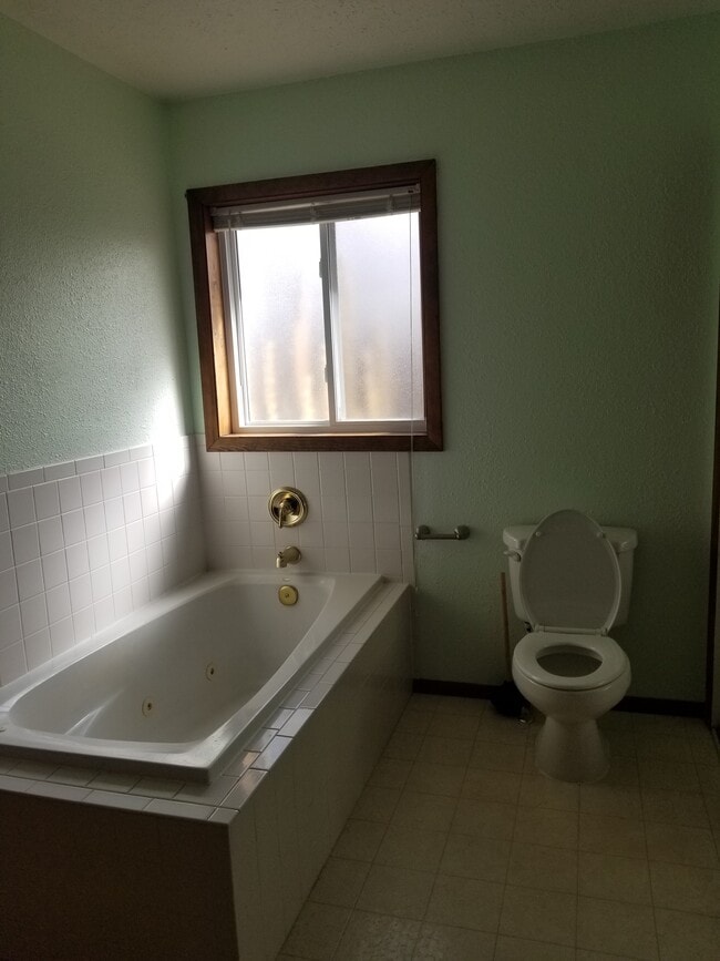 Building Photo - 6862 Femmer St