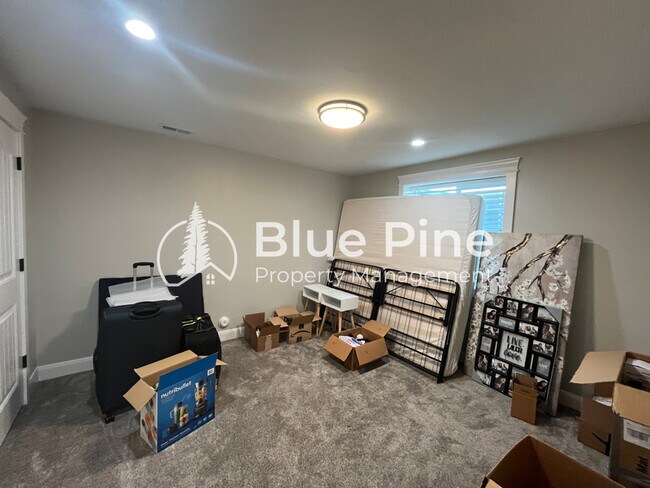 Building Photo - 737 Wilshire Pl