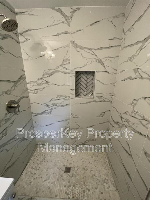 Building Photo - 418 E Northwoods Dr