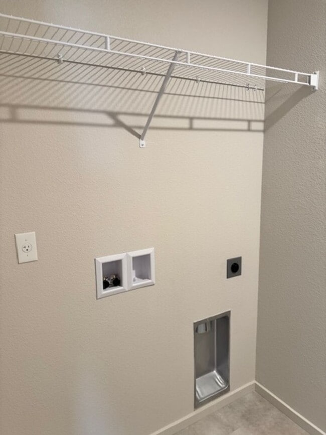 Building Photo - BRAND NEW 4 BEDROOM HOUSE W/ UPGRADES