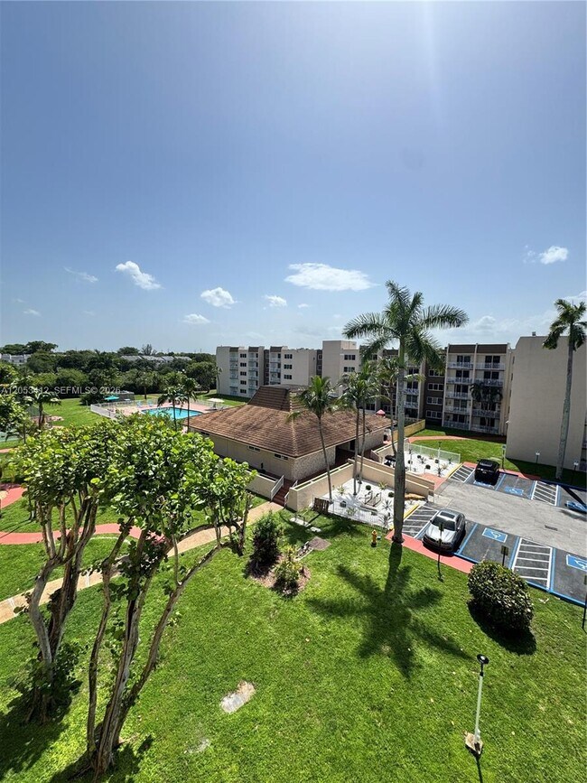 Building Photo - 6930 Miami Gardens Dr