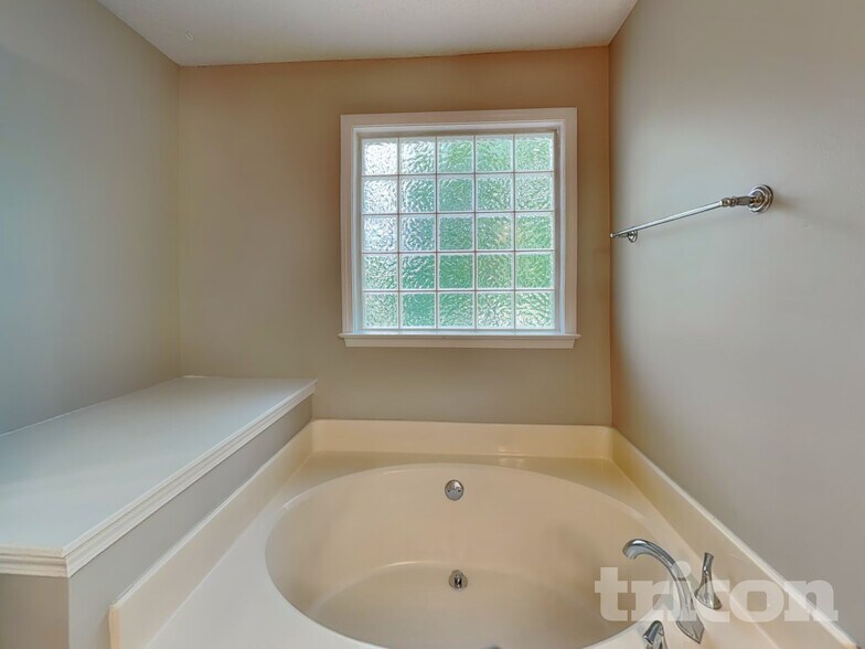 Building Photo - 153 Clear Brook Trail