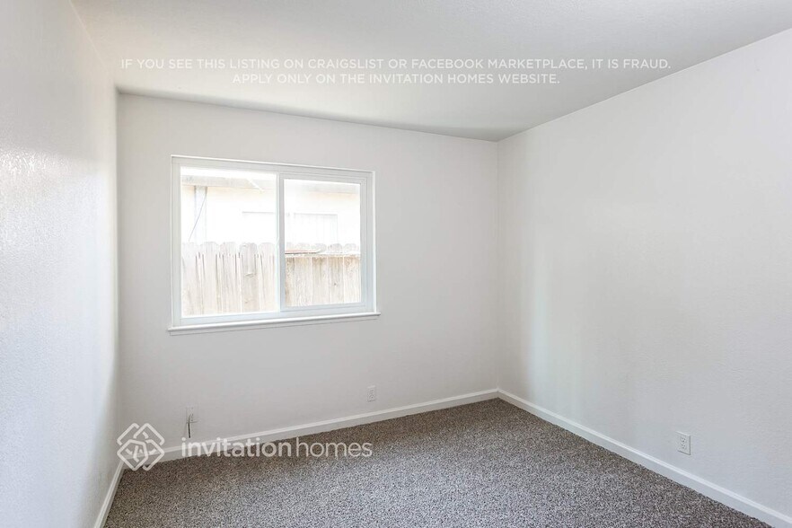 Building Photo - 413 Royal Oaks Dr