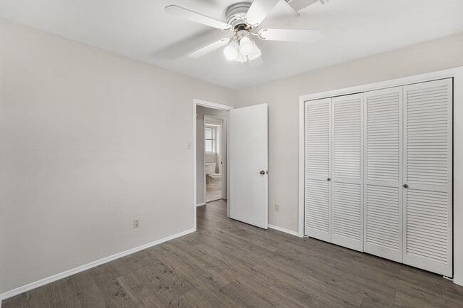 Building Photo - 10814 Sugar Hill Dr