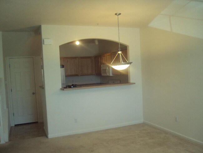 Building Photo - "Spacious 2-Bed, 2-Bath Condo Gem with Garage in Vibrant Denver Locale!"