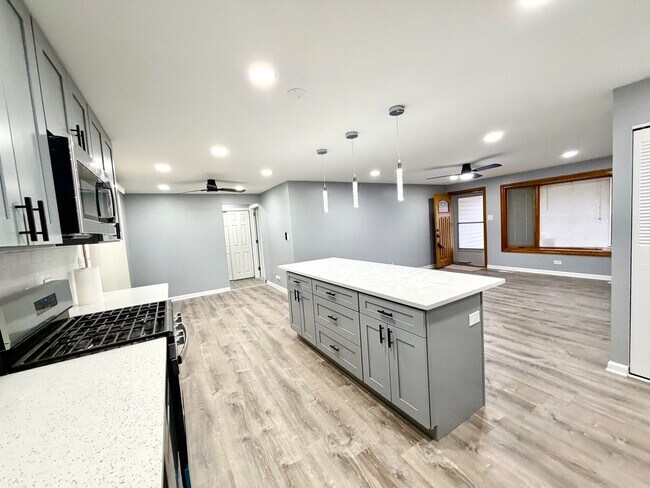 Building Photo - 1310 Somerset Ln