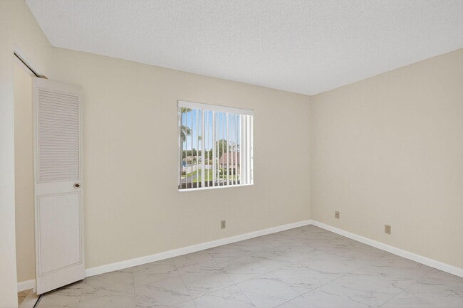 Building Photo - 416 Pine Glen Ln
