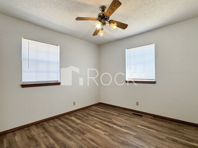 Building Photo - 1005 Van Buren Ave NW