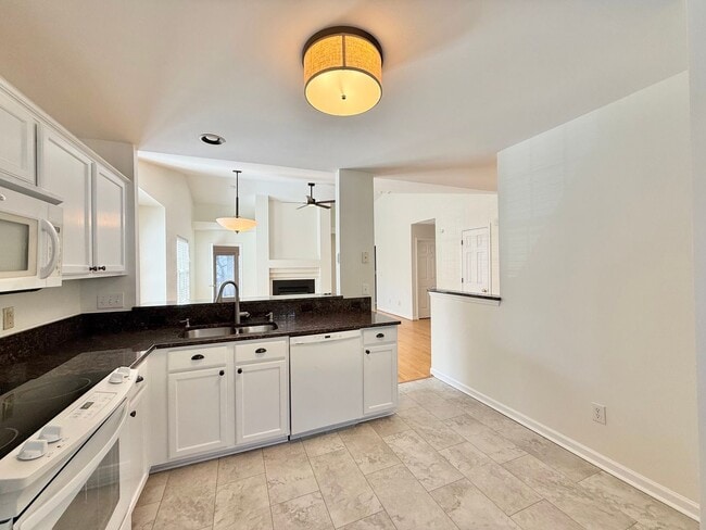 Building Photo - Charming 2BD, 2BA Durham Home with a Bonus Room/Office & Fenced Yard in a Prime Location