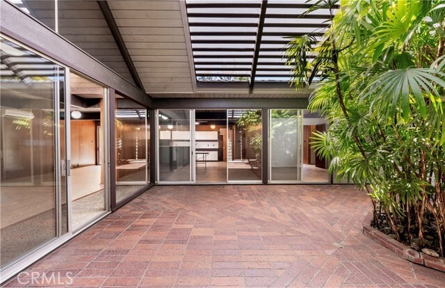 Building Photo - 4924 E Elsinore Ave