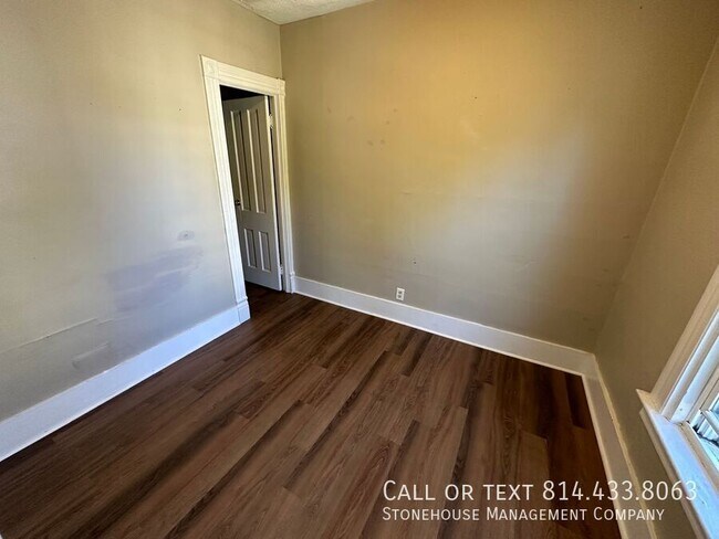 Building Photo - 613 E 13th St