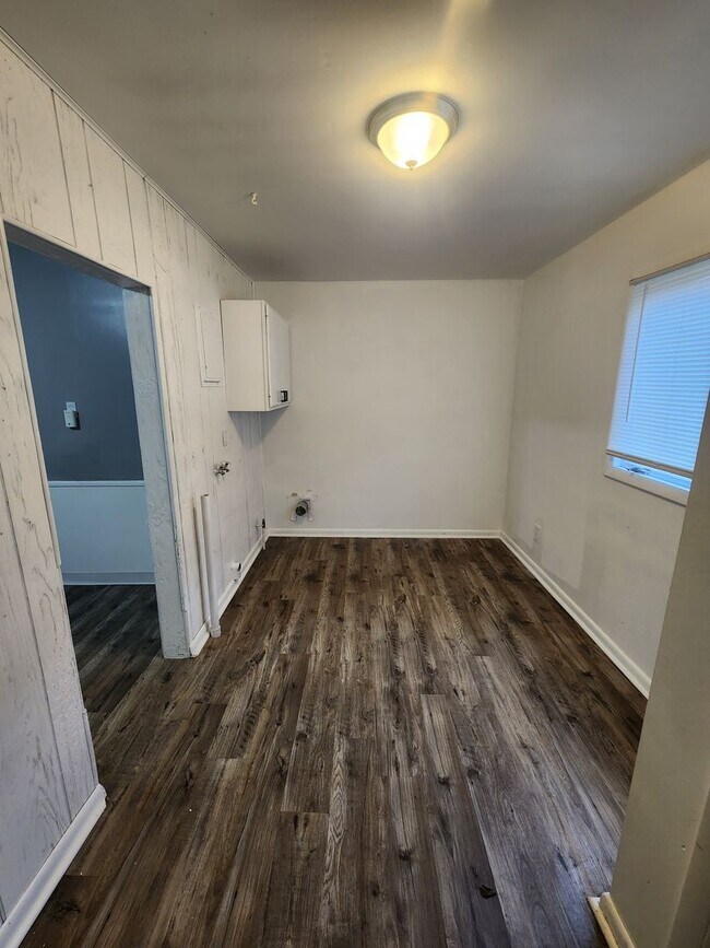 Building Photo - 612 S 8th St