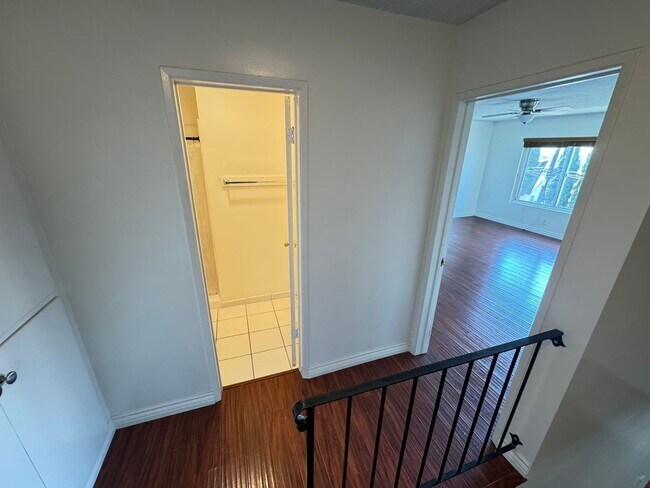 Building Photo - 1073R