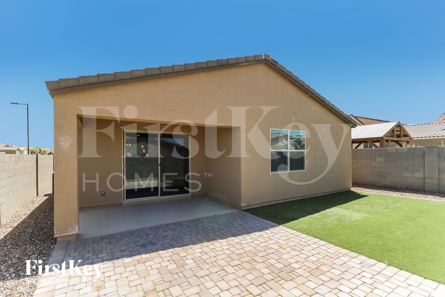 Building Photo - 4010 W Coneflower Ln