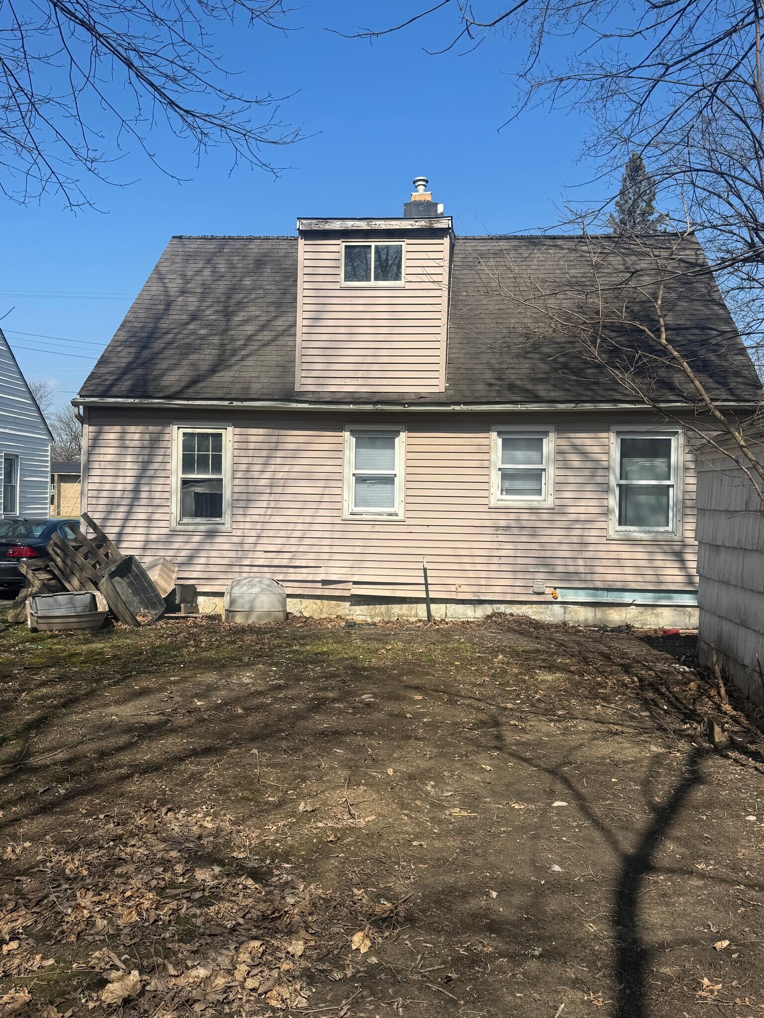 Building Photo - 711 W Dewey St