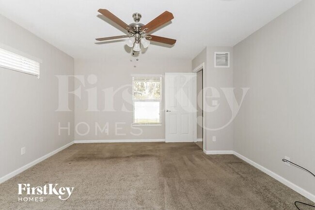 Building Photo - 2568 SW Deckard St