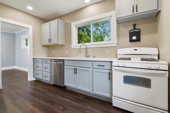 Building Photo - 1509 Kenosha SFH