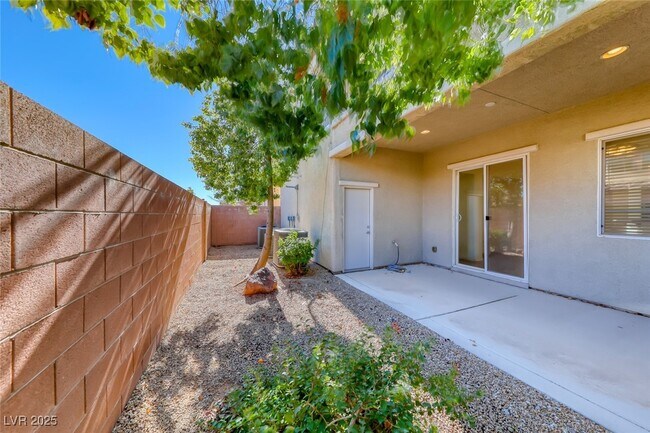 Building Photo - 6534 Ditmars St