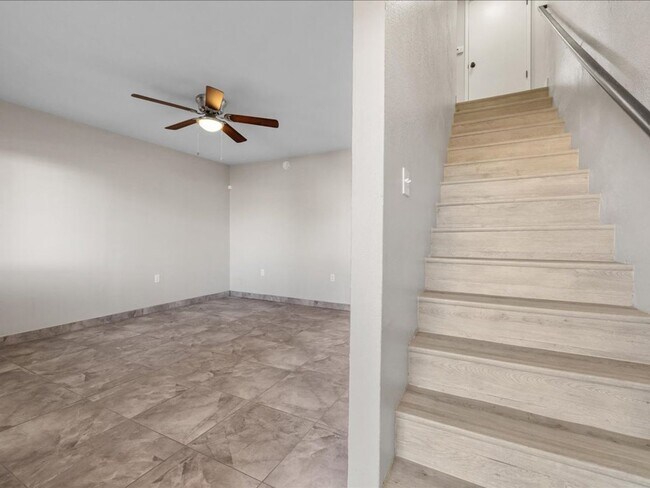 Building Photo - 2 Bedroom 1 Bathroom -ALL Brand New Appliances!