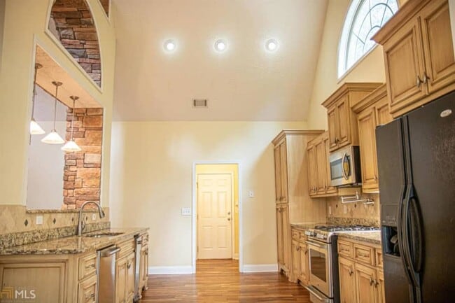 Building Photo - 168 Hamlin Rd