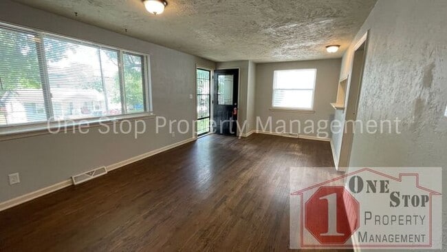 Building Photo - Beautiful 3 Bedroom 1.5 Bathroom in Kansas...