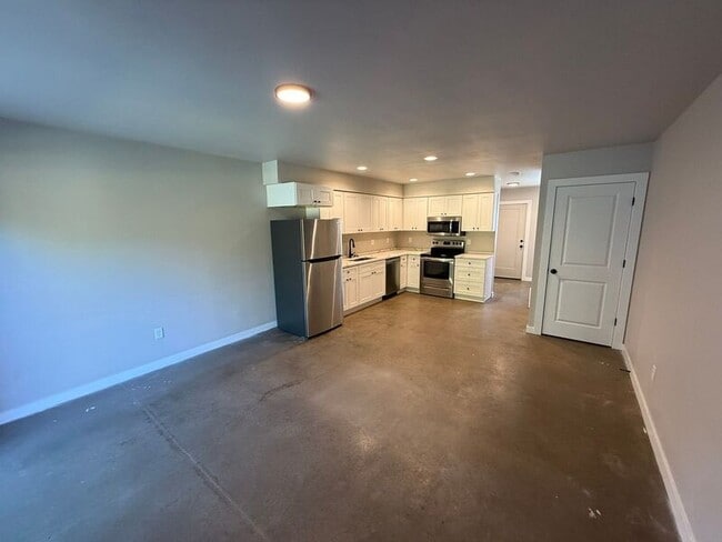Primary Photo - 2901 Waverly Dr SE