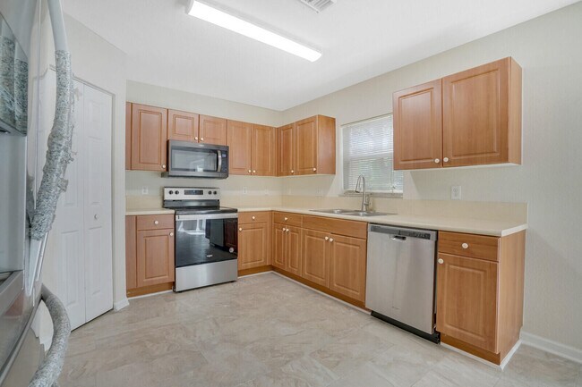 Building Photo - 785 Imperial Lake Rd