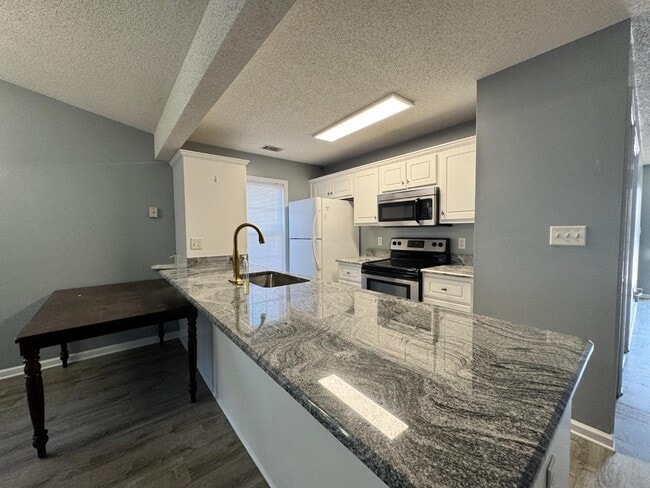 Building Photo - 2029 Caton Dr