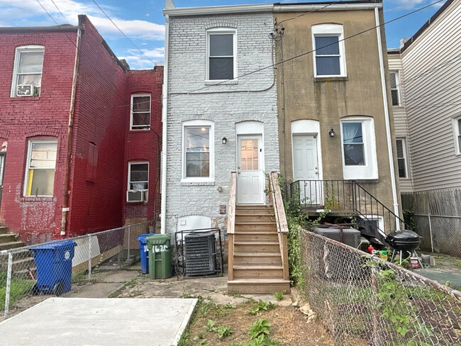 Building Photo - 1620 Homestead St