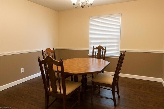 Building Photo - 1505 Turfwood Dr
