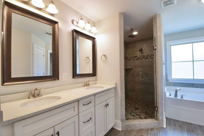 Building Photo - Cotswold S/D! 3Bed/2.5Bath Home with Fence...