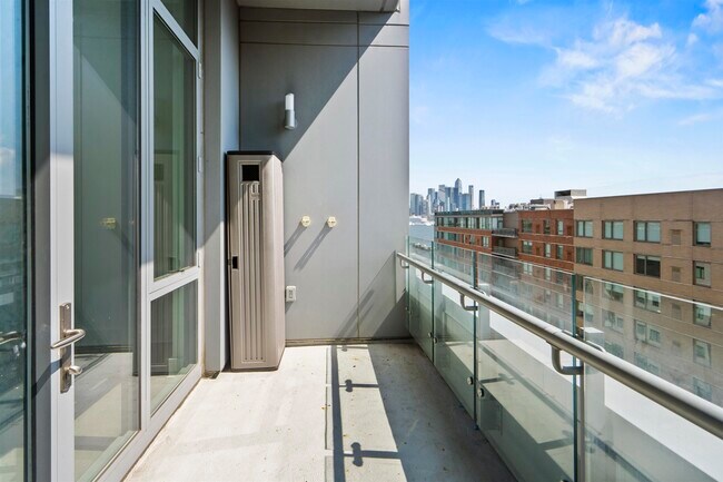 Building Photo - 9 Ave at Port Imperial