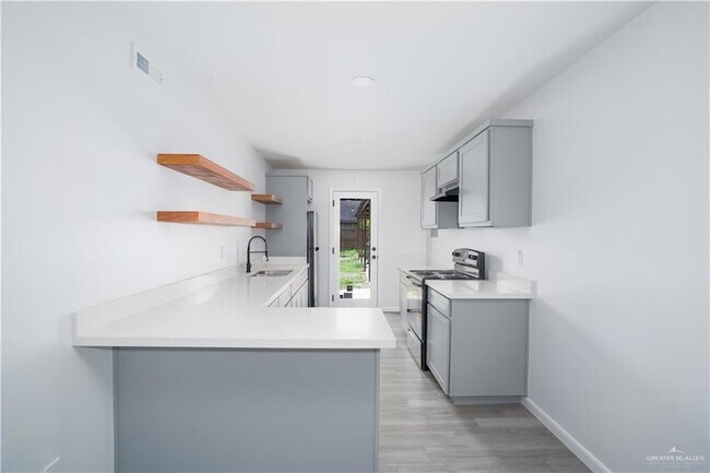 Building Photo - 1107 Shasta Ave W