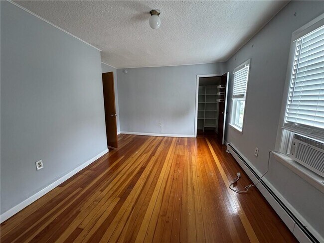 Building Photo - 67 Hall Ave