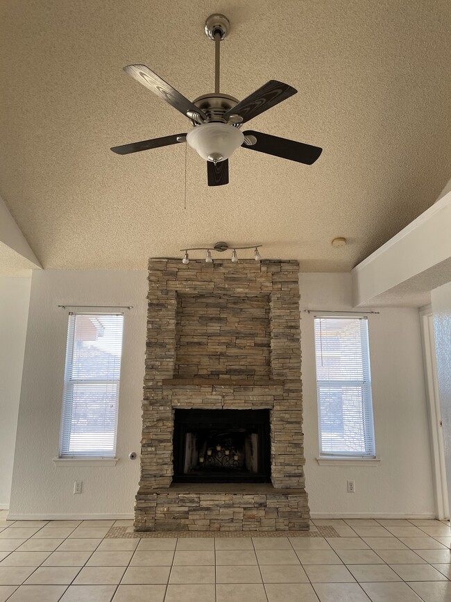 Living area - 7232 Tierra Taos Dr