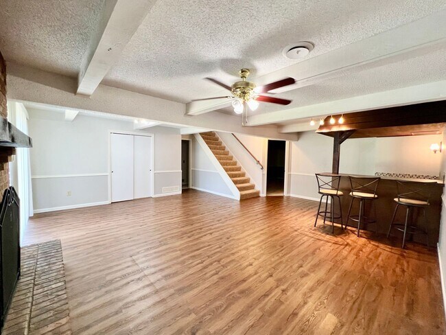 Building Photo - 4 Bedroom, 3 Bath walking distance to Amanda Arnold Elementary!