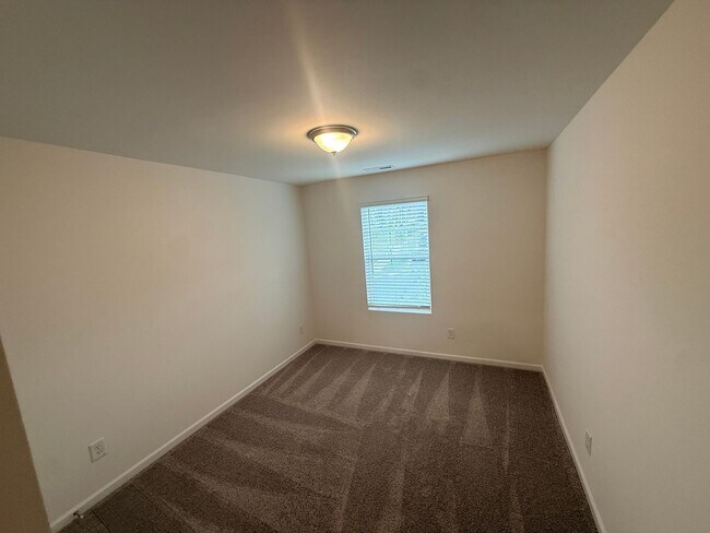 Building Photo - Brand New Townhome in Highland Creek Area!