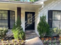 Building Photo - 1503 Robinhood Ln