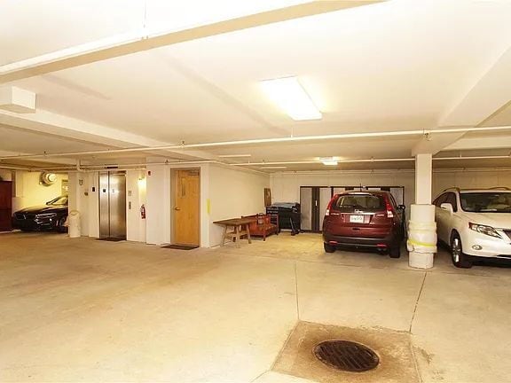Building Photo - "Luxurious Living Awaits: Spacious 2-Bed, 3-Bath Apartment in Prime Clayton Location!"