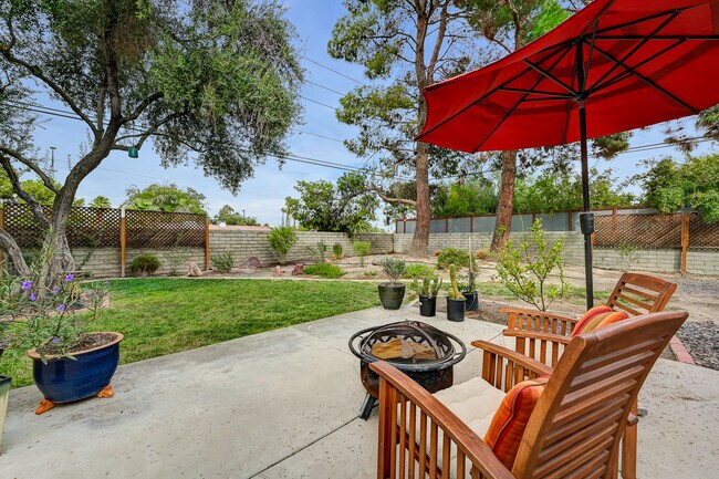 Building Photo - 2400 La Solana Way