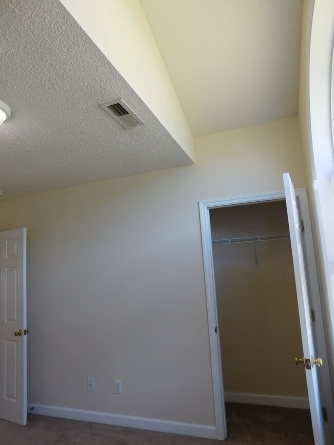 Building Photo - 113 Fairmount Way