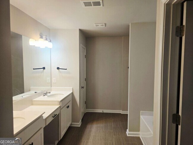 Building Photo - 213 N Fortune Way