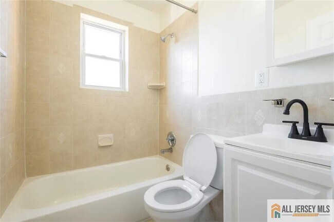 Building Photo - 234 Inza St