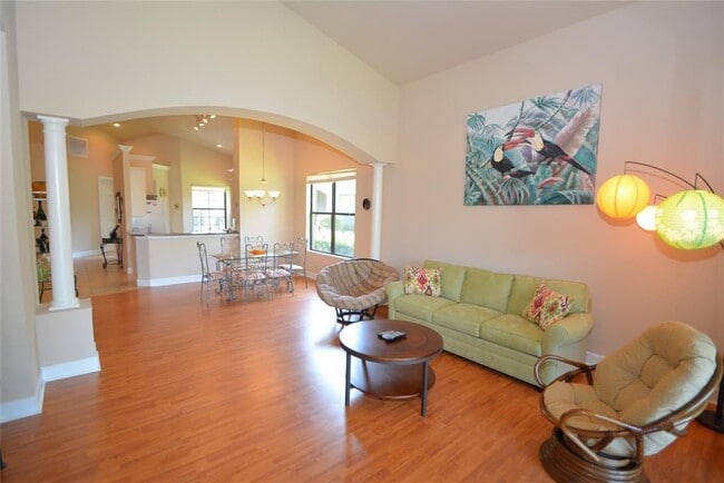 Building Photo - 16 River Point Dr