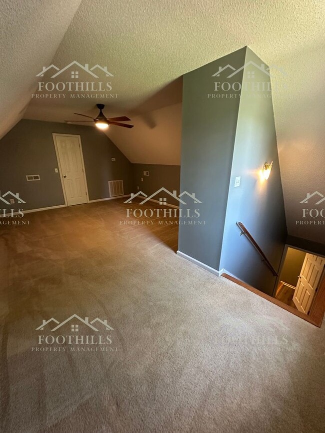 Building Photo - Stylish and Spacious 4-Bed Home with Scree...