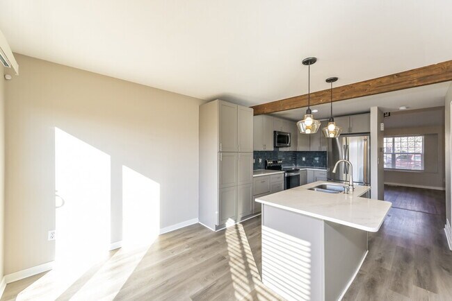 Building Photo - 981 Conifer Ct