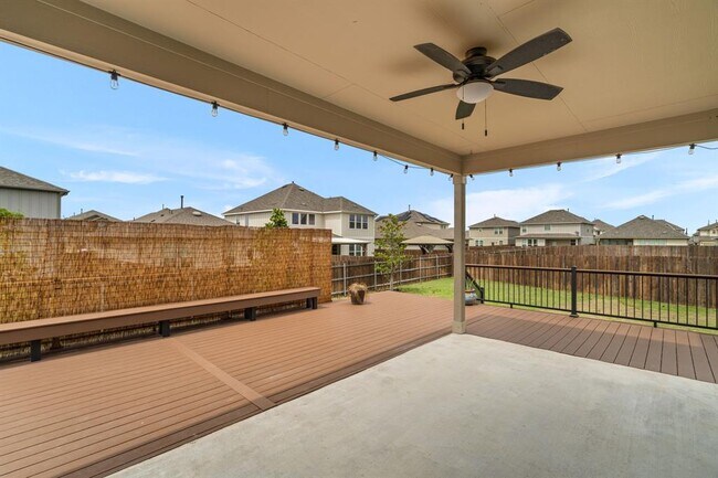 Building Photo - 525 Compania Cove