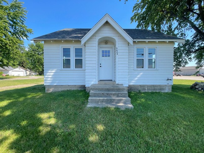 Primary Photo - Adorable bungalow in Jenison