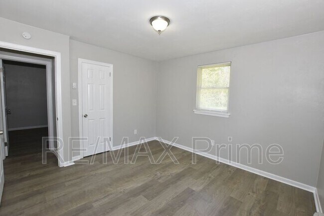 Building Photo - 7923 Thompson Rd