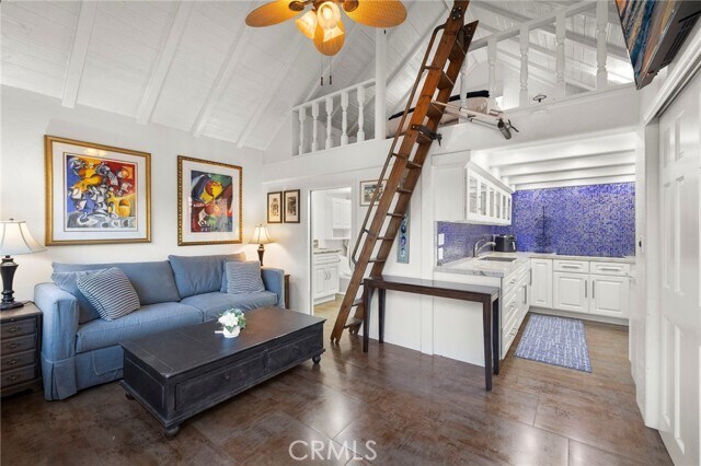 Building Photo - 486 Holly St